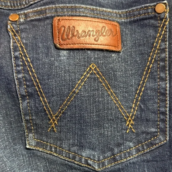 Wrangler women’s Retro Slim Boot Jeans - Picture 3 of 4